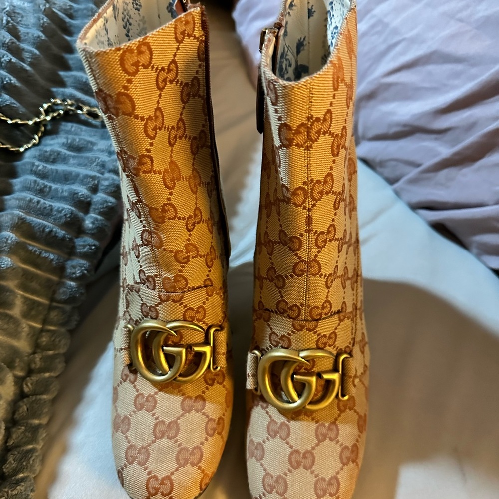 New Gucci logo Print Booties sz 39